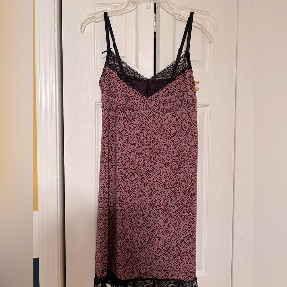 Rose/Black Intimate Nightgown